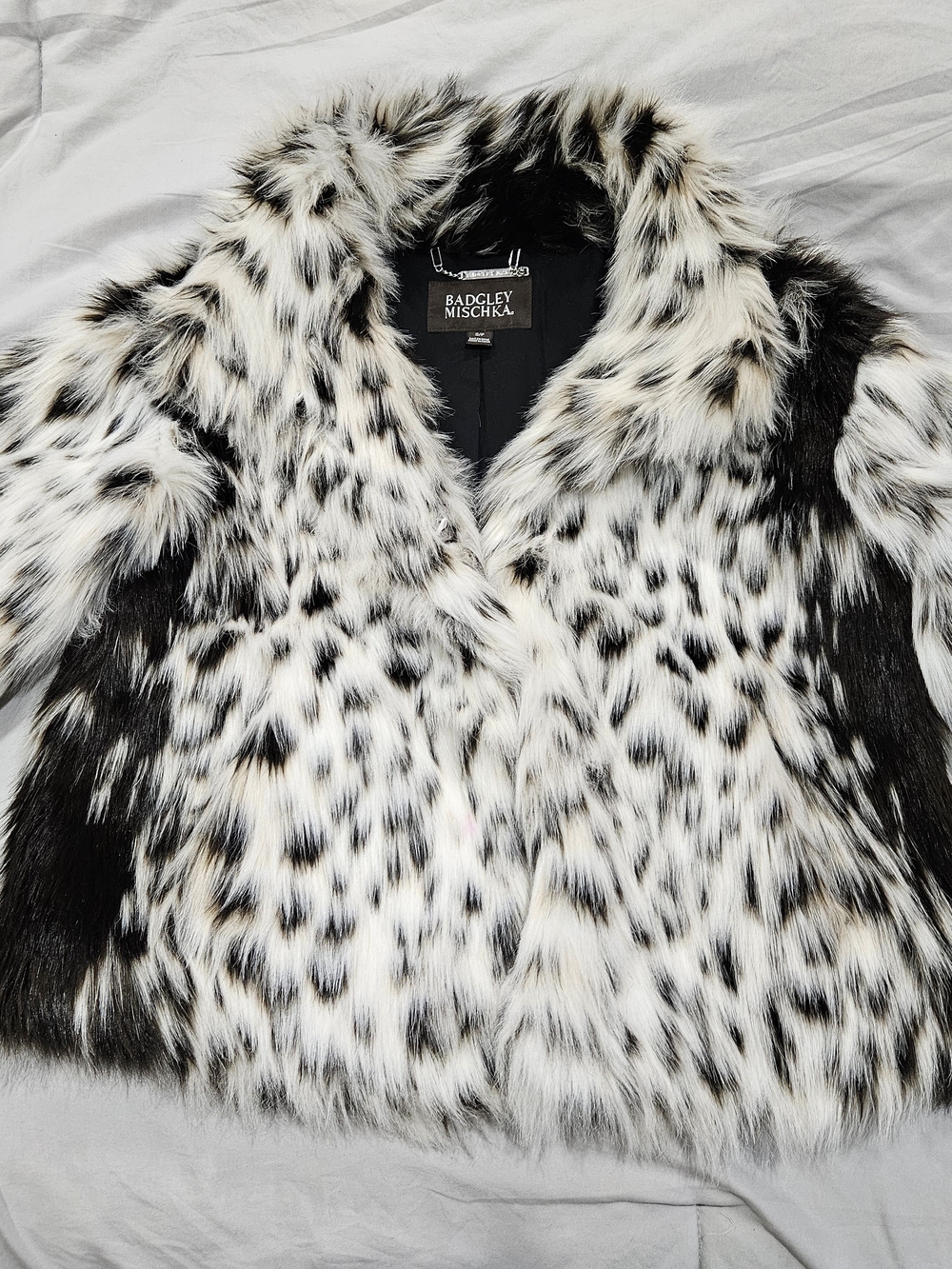 Badgley Mischka Faux Fur Leopard-Print Jacket in White and Black - Picture 2 of 6